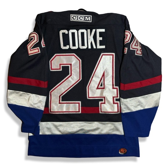 Vintage CCM Vancouver Canucks Hockey Jersey - Picture 2 of 5